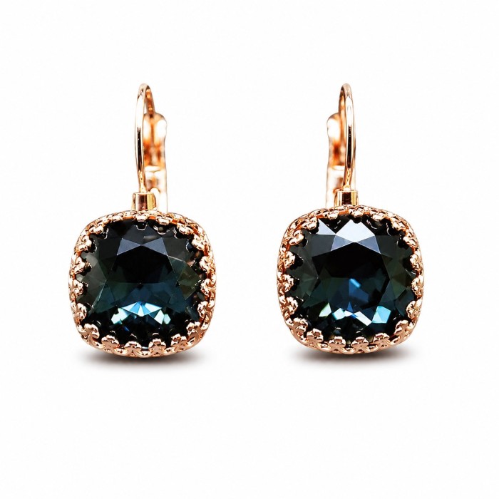 Earrings “Vintage V (Graphite)” created with Crystals by Swarovski®