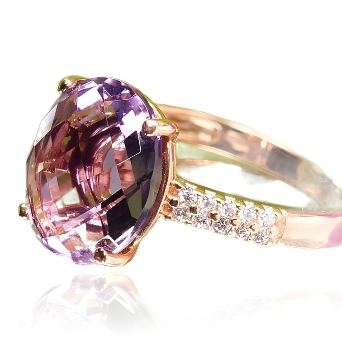 Gold Cubic Zirconia and Amethyst Ring “Royal Amethyst IV”