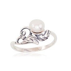 Sterling Silver Pearl Ring “Isabelle”