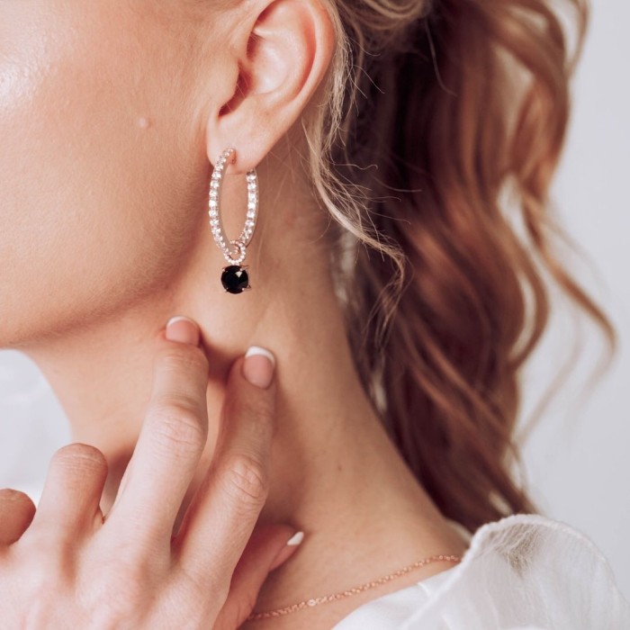 Hõbedased kõrvarõngad „Ivy (Jet)“ Swarovski® kristallidega